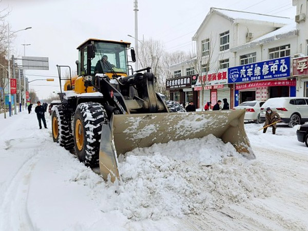 除雪保畅，k8凯发赢家一触即发,天生赢家一触即发凯发,凯发天生赢家一触即发首页铁肩道义勇担重任！